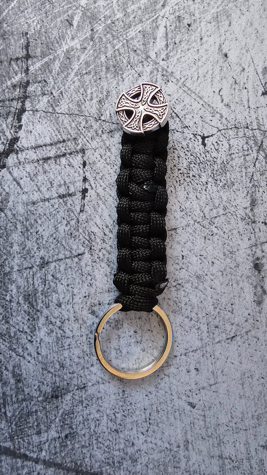 Porte-clés tressé en type paracorde – Noir avec croix viking