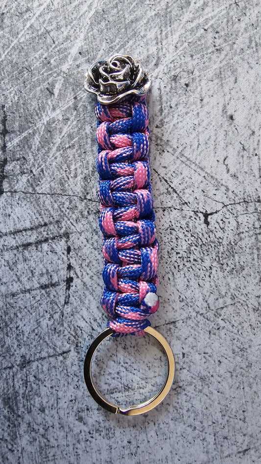 Porte-clés en type paracorde – Rose & bleu avec rose argentée