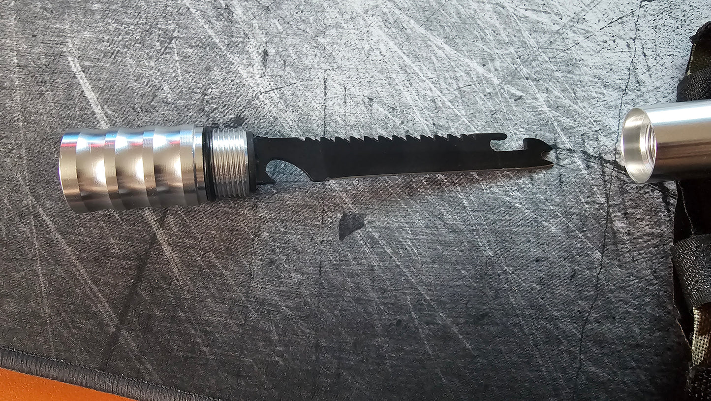 THIRD M9808 – La pelle tactique compacte, robuste et multifonction