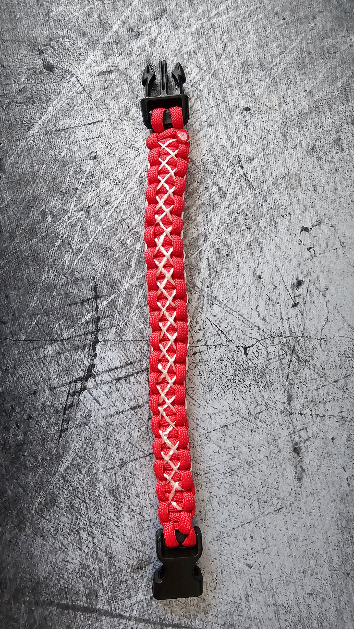 Bracelet de survie en  type paracorde rouge & blanc