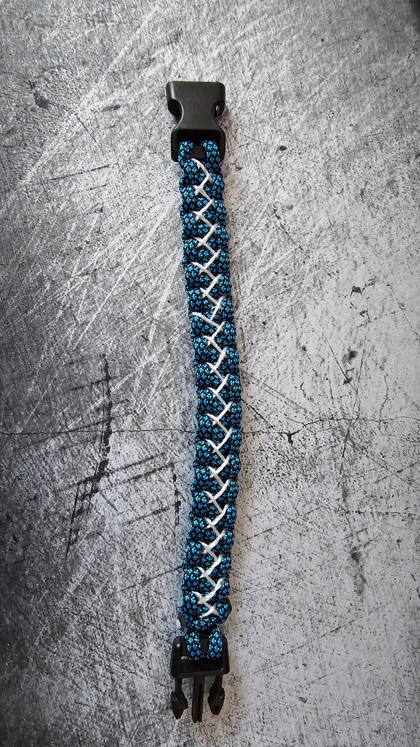 Bracelet type Paracorde 2 faces