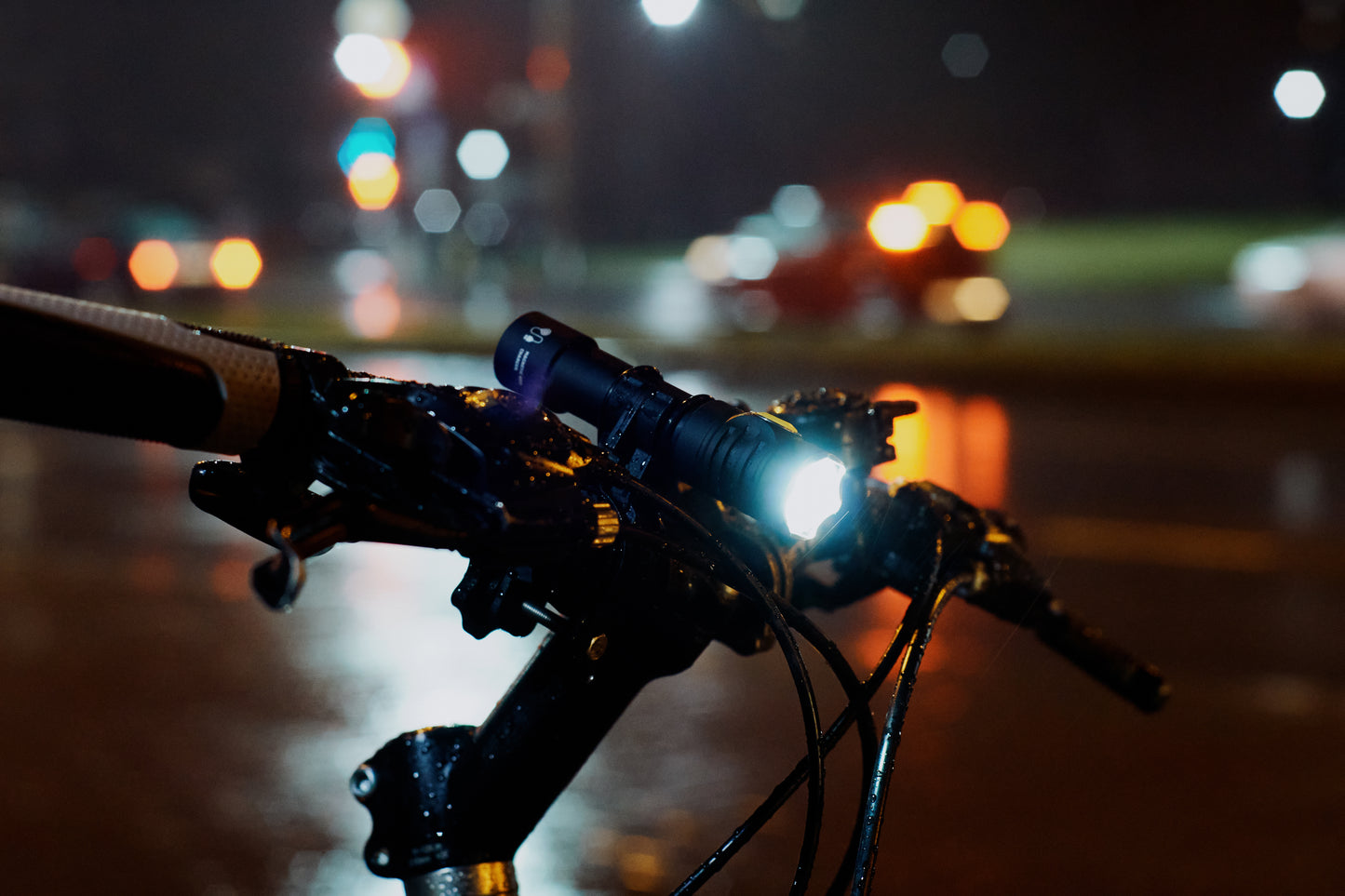 Prime C2 PRO V4 Magnet USB – 2400/2230 Lumens White