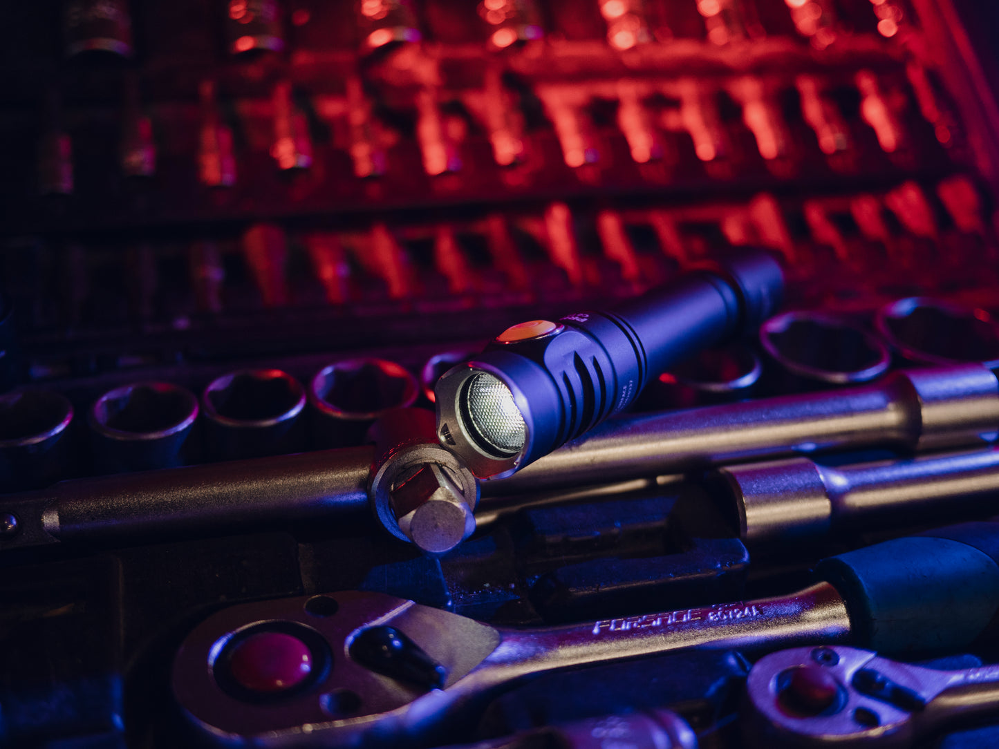 Prime C2 PRO V4 Magnet USB – 2400/2230 Lumens White